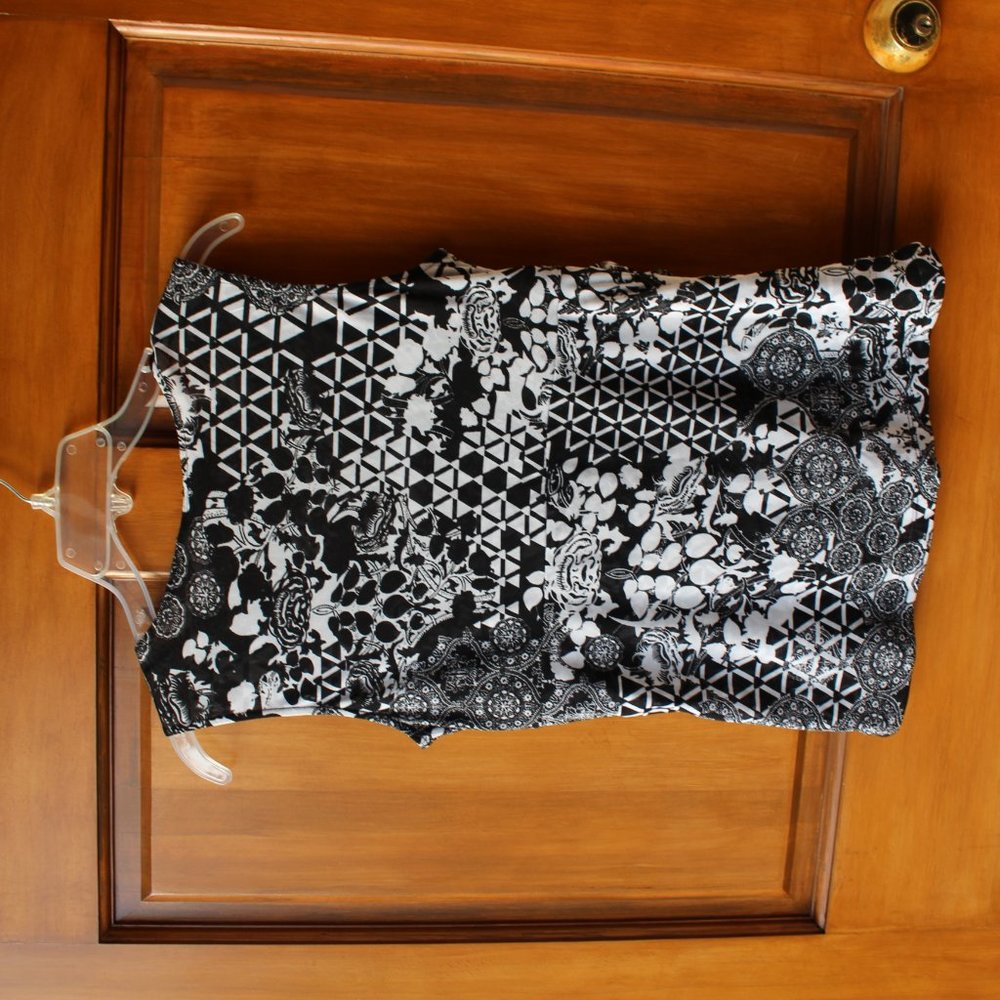 B&W Patterned Top - Picture 4 of 4